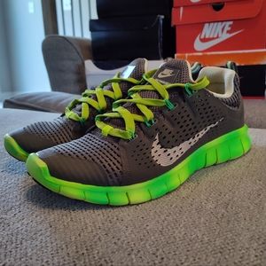 NIKE FREE POWERLINES 2